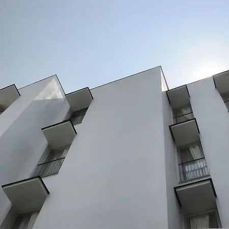 Rolling Hotel-3